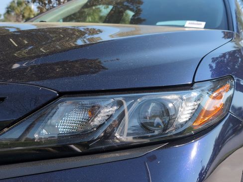 Used 2022 Toyota Camry SE image 6