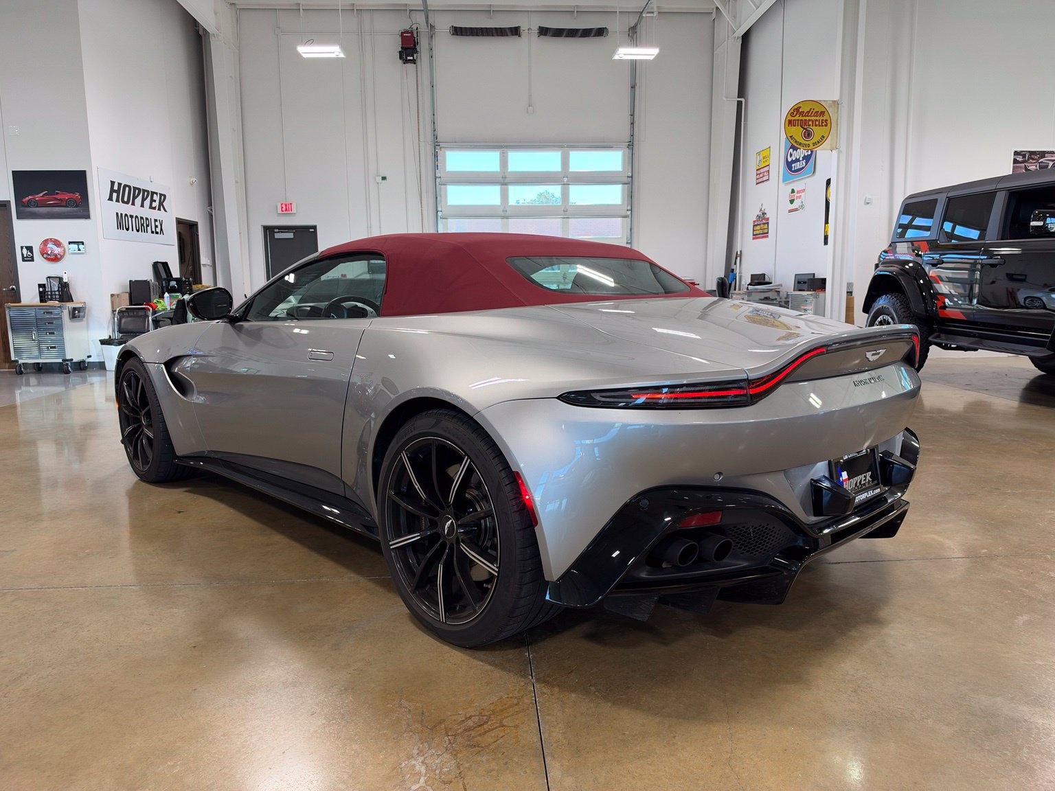 Used 2021 Aston Martin V8 Vantage Roadster RWD image 10