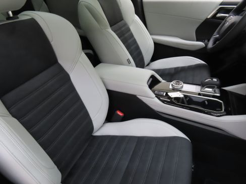 New 2025 Mitsubishi Outlander SE image 26