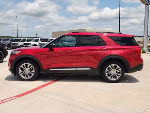 Used 2022 Ford Explorer XLT w/ Equipment Group 202A AWD/4WD image 5