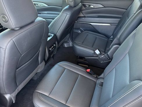 Used 2025 Chevrolet Traverse LT FWD image 6