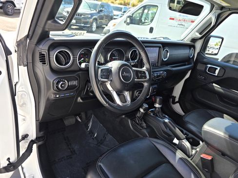 Certified 2022 Jeep Wrangler Unlimited Sahara AWD/4WD image 10