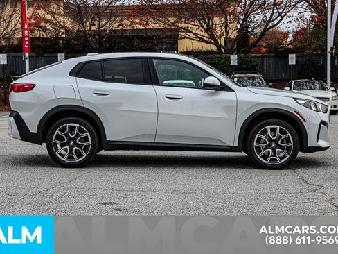 Used 2025 BMW X2 xDrive28i image 10
