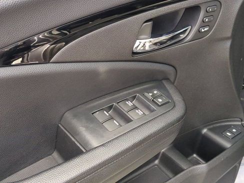 Used 2020 Honda Pilot Touring image 15