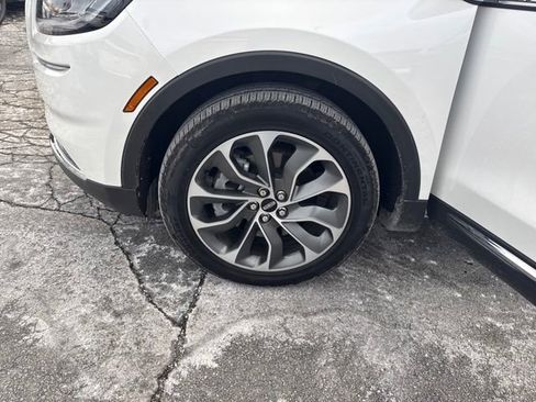 Certified 2023 Lincoln Nautilus Reserve w/ Luxury Package image 32