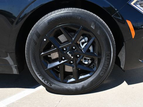 Used 2025 Kia K5 LXS FWD image 4