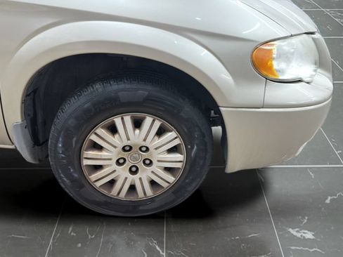 Used 2007 Chrysler Town & Country LX w/ Popular Equipment Group II FWD image 15