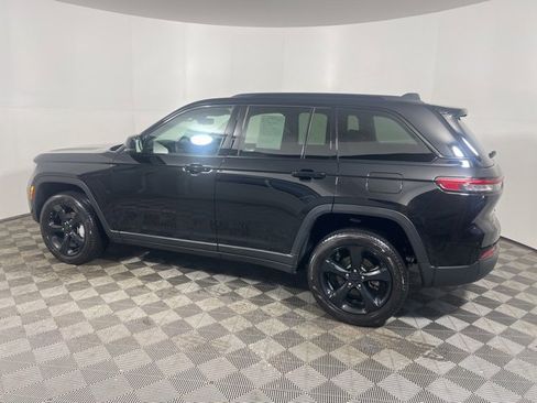 Certified 2023 Jeep Grand Cherokee Limited w/ Luxury Tech Group II image 5