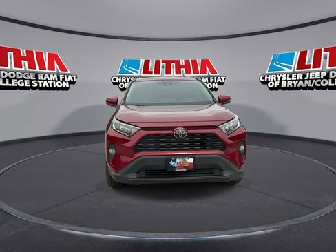Used 2020 Toyota RAV4 XLE Premium image 3