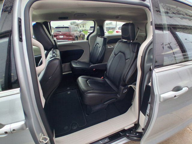 Used 2024 Chrysler Pacifica Touring-L FWD image 20