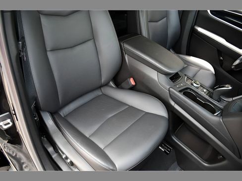 Used 2024 Cadillac XT5 Premium Luxury w/ Technology Package AWD/4WD image 32