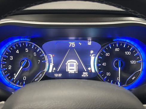 Used 2024 Chrysler Pacifica Touring-L FWD image 16