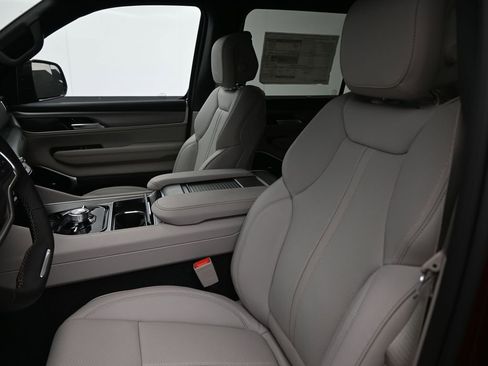 New 2026 Jeep Grand Wagoneer Limited AWD/4WD image 33
