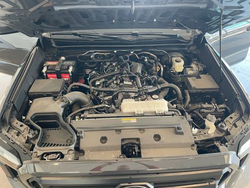 Certified 2025 Toyota Tacoma SR5 AWD/4WD image 21