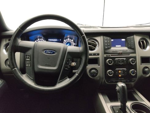 Used 2017 Ford Expedition XLT image 22