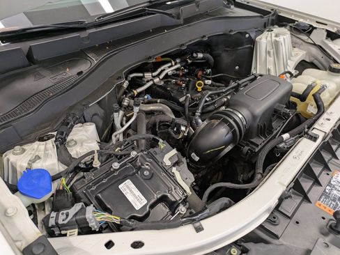 Used 2022 Ford Explorer XLT image 30