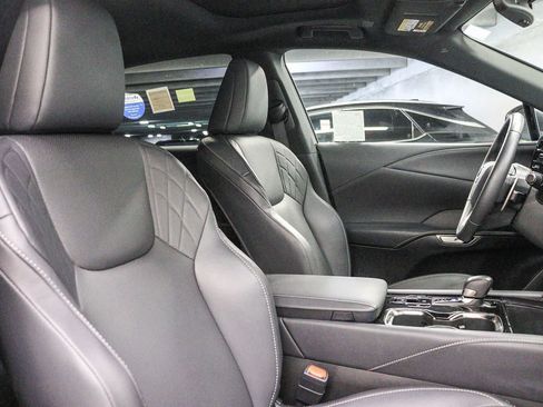 Certified 2025 Lexus RX 350 FWD w/ Accessory Package image 17