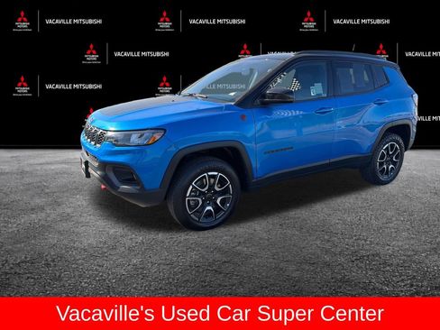 Used 2025 Jeep Compass Trailhawk AWD/4WD image 1