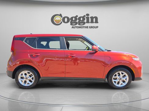 Used 2022 Kia Soul LX w/ Technology Package image 5