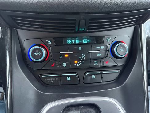 Used 2017 Ford C-MAX Titanium image 17