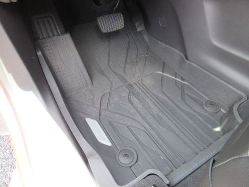 Used 2023 Chevrolet Equinox Premier FWD image 19