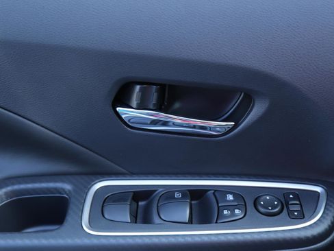 New 2025 Nissan Versa SR w/ Trunk Package FWD image 10