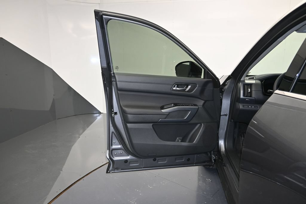 New 2026 Nissan Pathfinder SL w/ Cargo Package FWD image 10