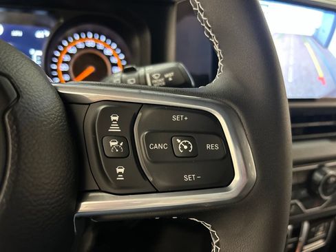 Used 2025 Jeep Wrangler Unlimited Sahara w/ Technology Group AWD/4WD image 22