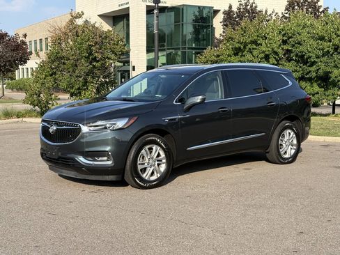 Used 2019 Buick Enclave Essence FWD image 2