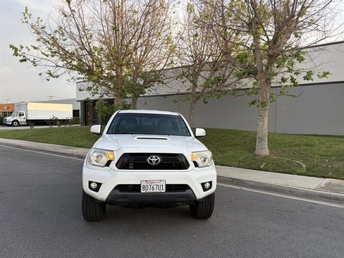 Used 2015 Toyota Tacoma PreRunner w/ TRD Sport Package image 3