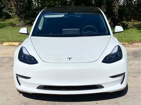 Used 2023 Tesla Model 3 Standard Range image 2