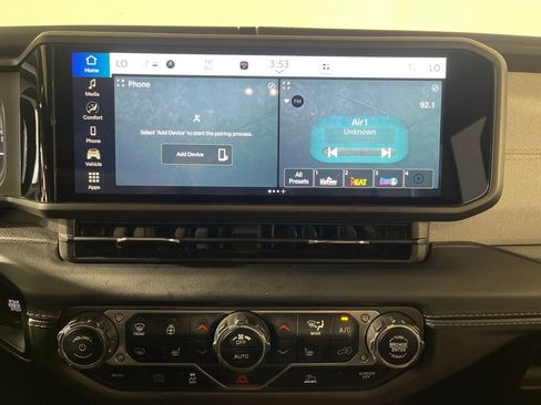 Used 2024 Jeep Wrangler Unlimited Sahara image 23