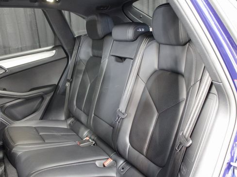 Certified 2025 Porsche Macan image 19