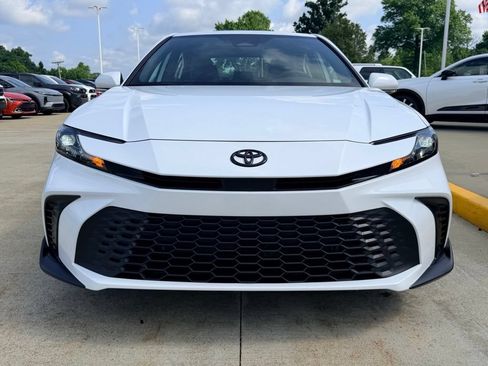 Used 2026 Toyota Camry SE FWD image 2