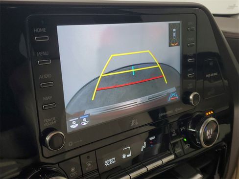 Used 2022 Toyota Highlander Limited image 18
