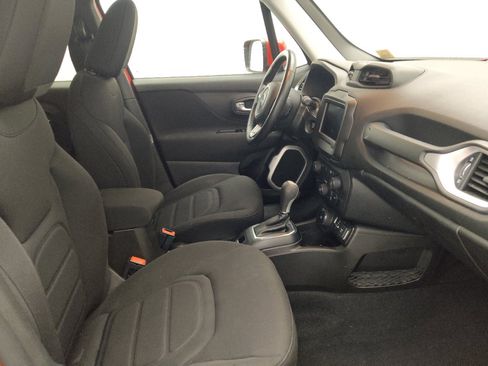 Used 2020 Jeep Renegade Latitude w/ Cold Weather Group AWD/4WD image 21