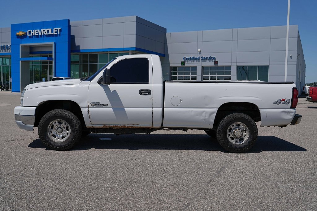 Used 2006 Chevrolet Silverado 2500 W/T w/ Heavy-Duty Power Package AWD/4WD image 10