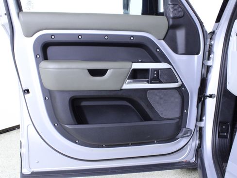 Used 2021 Land Rover Defender 110 X-Dynamic HSE image 19