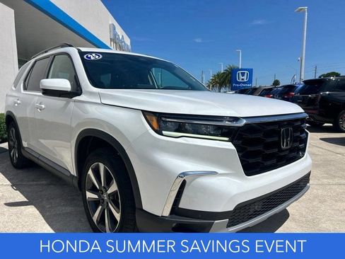 Used 2025 Honda Pilot Touring image 3