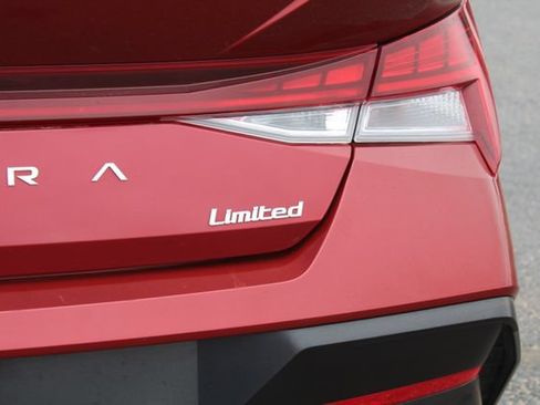 Used 2024 Hyundai Elantra Limited FWD image 5