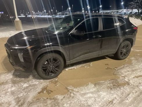 Used 2025 Chevrolet Trax ACTIV image 2