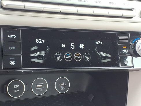 Used 2024 Genesis G70 2.5T RWD image 17