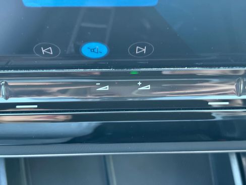 Used 2024 Volkswagen Atlas SE image 28