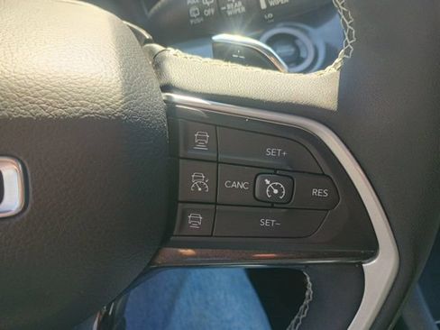 Used 2023 Jeep Grand Cherokee L Laredo AWD/4WD image 29