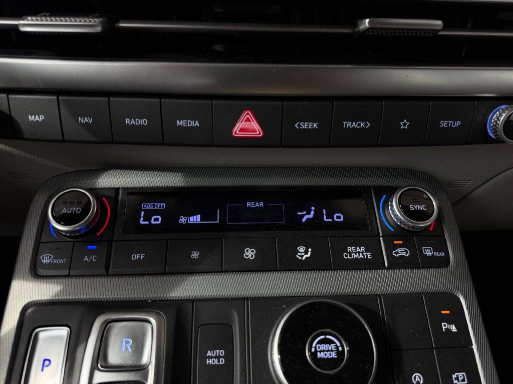 Used 2024 Hyundai Palisade Limited FWD image 17