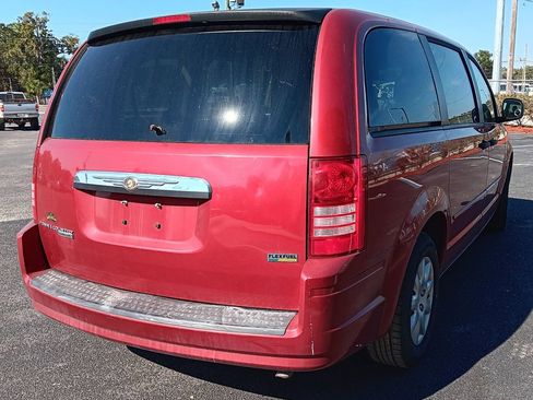 Used 2008 Chrysler Town & Country LX image 6