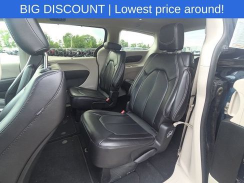 Used 2023 Chrysler Pacifica Touring-L FWD image 20