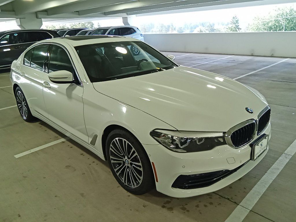 Used 2020 BMW 530i xDrive w/ Convenience Package AWD/4WD image 3