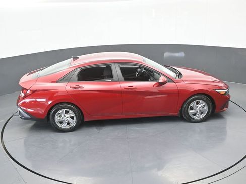 Used 2024 Hyundai Elantra SE image 45