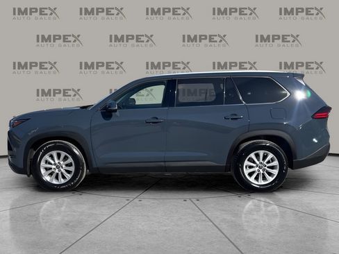 Used 2025 Toyota Grand Highlander XLE image 2